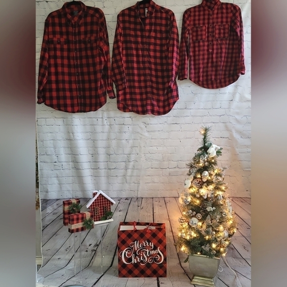 𝅺family Set of Flannels - Picture 1 of 7